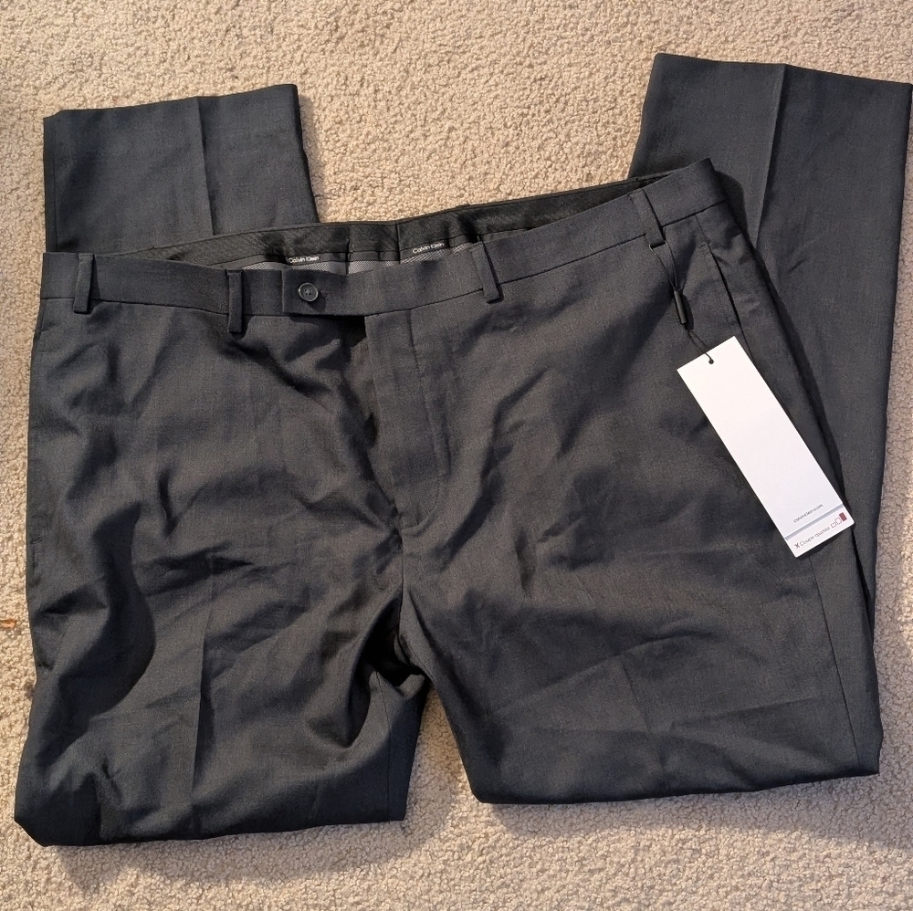 New With Tags Calvin Klein Slim Fit Dark Gray Mens Dress Pants Size 42W 30L